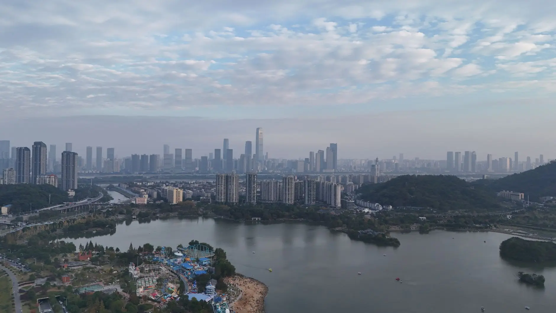 2025年深圳金融服务行业政策风向解读与合规要点